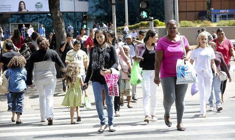 Para 41% dos brasileiros vida financeira piorou e 63% avaliam como ruim a economia